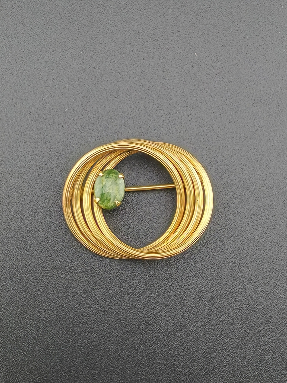 Vintage Green Nephrite 3 Entangled Circles 1/20 12k Gold Fill Brooch Pin